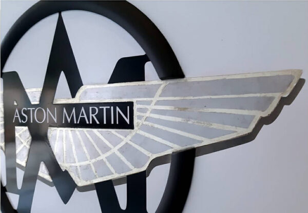 Mod/004 - Emblème Aston Martin "First & Last"